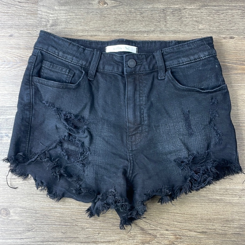 Willow & Root Women’s Black High Rise Distressed Short Shorts, size small
